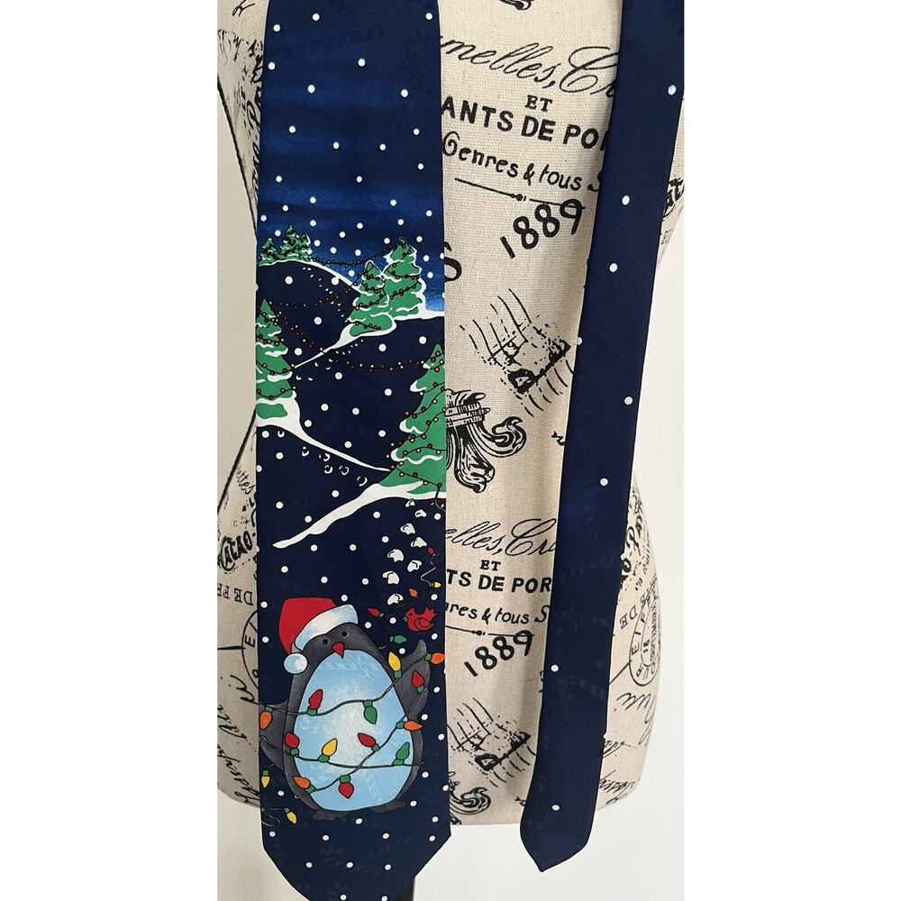 Men's Hallmark Penguin Holiday Lights Neck Tie 57" 3.75"